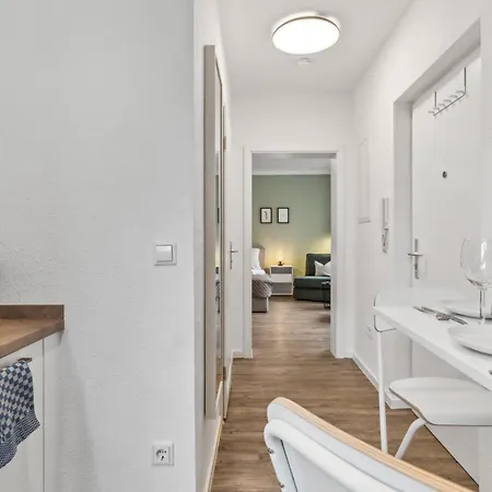 Shiny Homes - Trendy Close To Center *