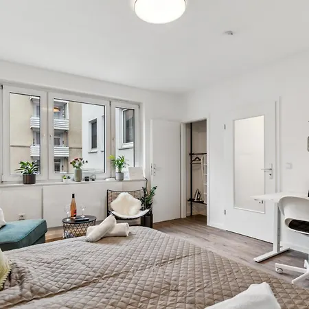 Shiny Homes - Trendy Close To Center