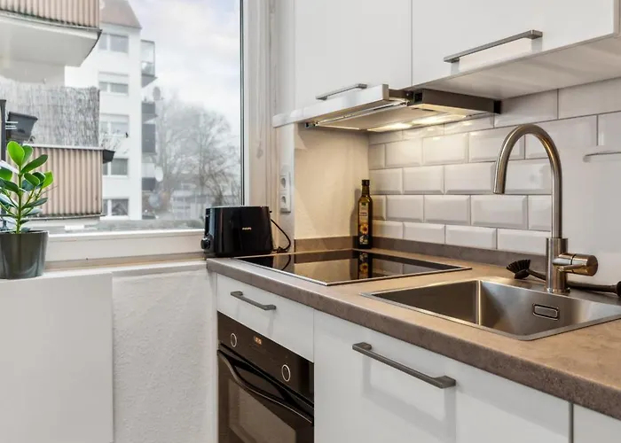 Shiny Homes - Trendy Close To Center *