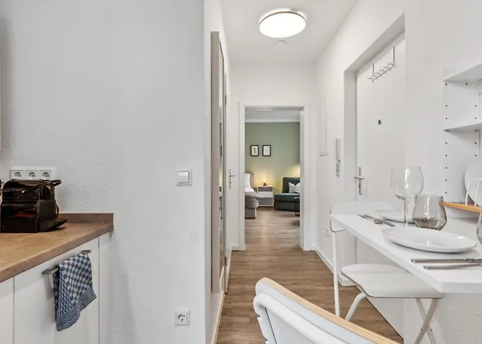 Shiny Homes - Trendy Close To Center *